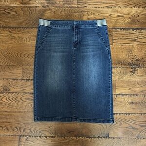 d. jeans Pencil Skirt Knee-Length, stretch denim. Super comfortable!